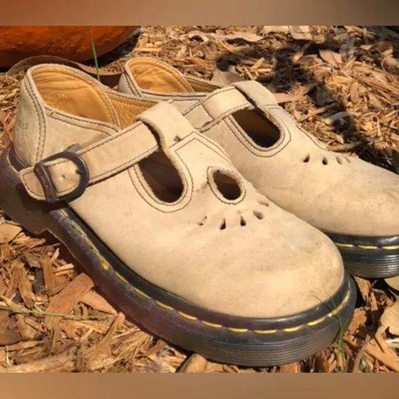 Rare Doc.Martens Beige Leather Mary Jane Shoes size 8