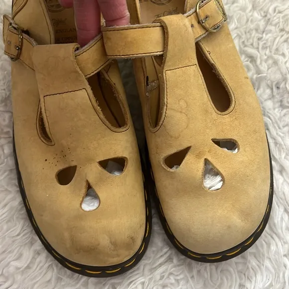Rare Doc.Martens Beige Leather Mary Jane Shoes size 8