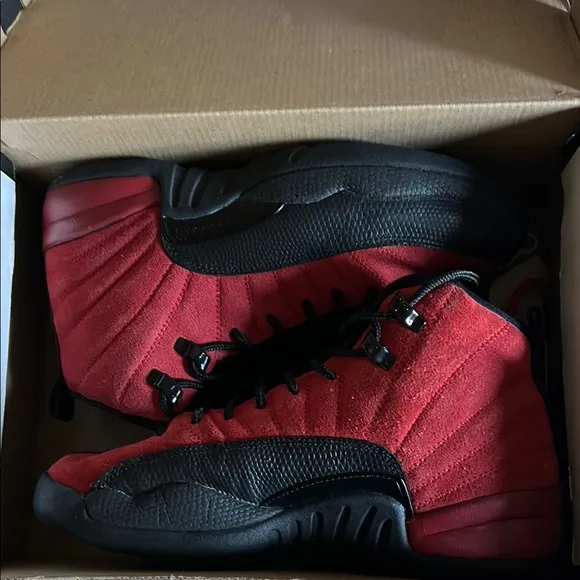 Red and Black High-Top Sneakers Jordan 12, reverse flu game