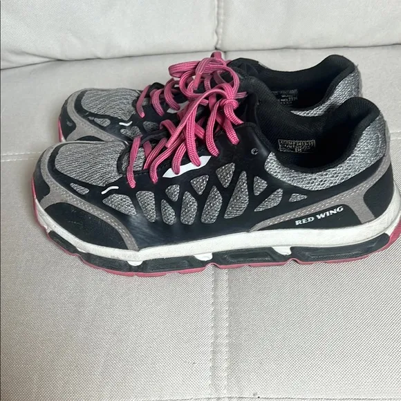 Red Wing Women’s Black and Pink Steel Toed Shoes Size 7