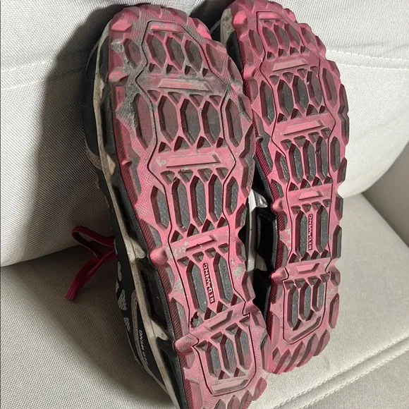 Red Wing Women’s Black and Pink Steel Toed Shoes Size 7