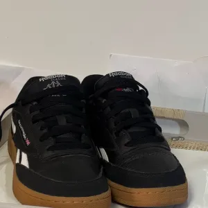 Reebok Classic Black Sneakers rare classic size 9.5 great shape