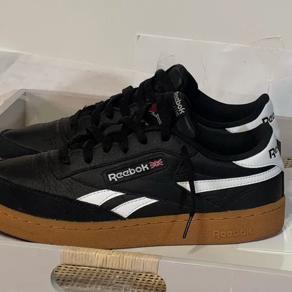 Reebok Classic Black Sneakers rare classic size 9.5 great shape
