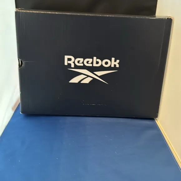 Reebok White and Navy Sneakers men’s size 13 NEW