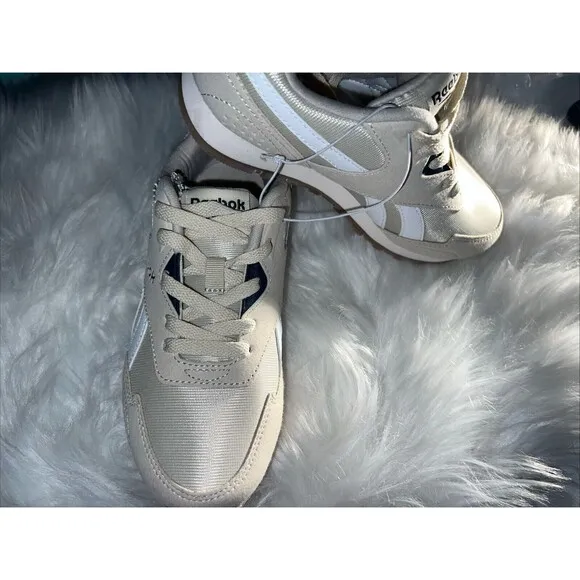 REEBOK WHITE WHITE CREAM MEN'S SIZE 2 US NEW WITHOUT THEIR ORIGINAL BOX!!!