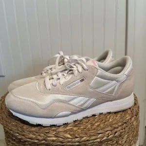 Reebok Classic Beige/White Sneakers - Uppers of Man-Made Materials &amp; Leather