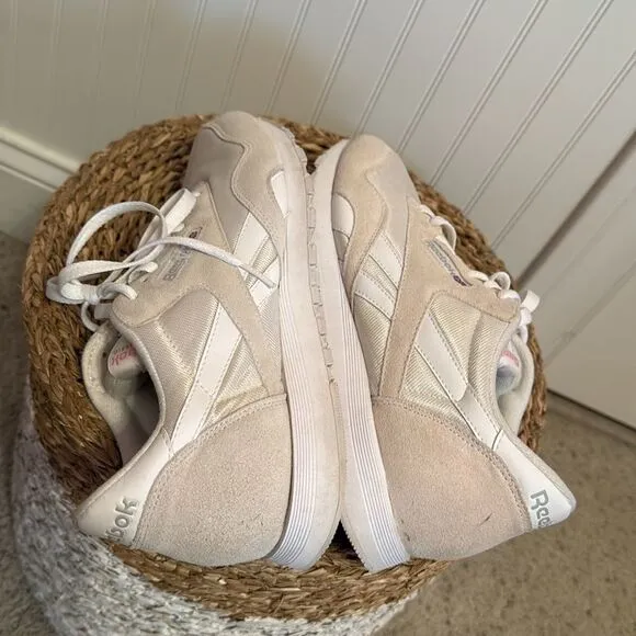 Reebok Classic Beige/White Sneakers - Uppers of Man-Made Materials &amp; Leather