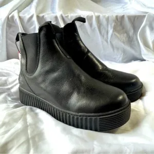 Report NWT Bubba Run Black Faux Fur Slip On Boots- Size 7