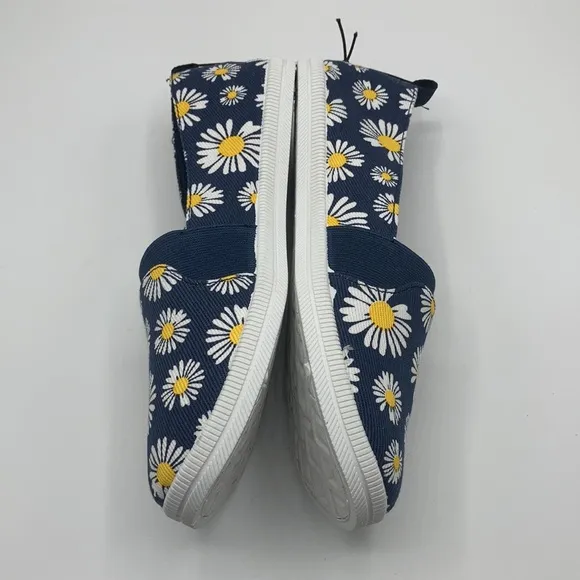 Rocket Dog Daisy Print Slip On Sneakers Size 7