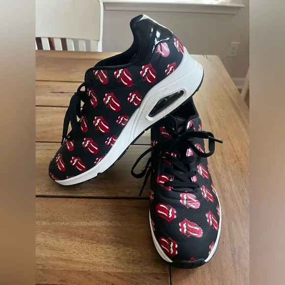 Rolling Stones Skechers Black Sneakers with classic stones mouth! Size 11 NWOT!