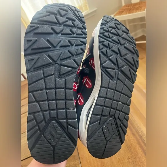 Rolling Stones Skechers Black Sneakers with classic stones mouth! Size 11 NWOT!