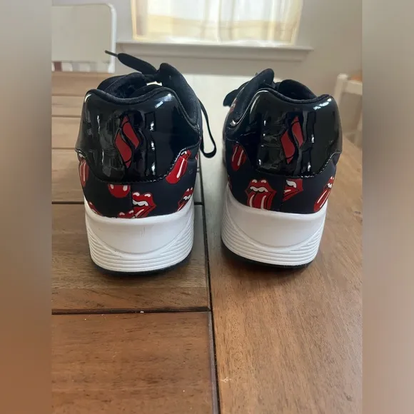 Rolling Stones Skechers Black Sneakers with classic stones mouth! Size 11 NWOT!