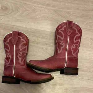 Roper Kids' pink Western Boots.
