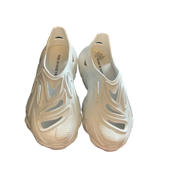 Rose in Good Faith Shoes White Cutouts Men’s Size 9 NEW IN BOX