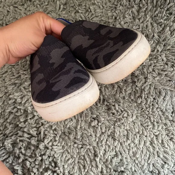 🤍🖤Rothy’s Camo gray and black slip on sneakers🖤🤍 size 7.5