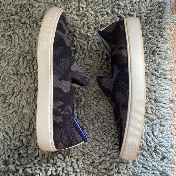 🤍🖤Rothy’s Camo gray and black slip on sneakers🖤🤍 size 7.5