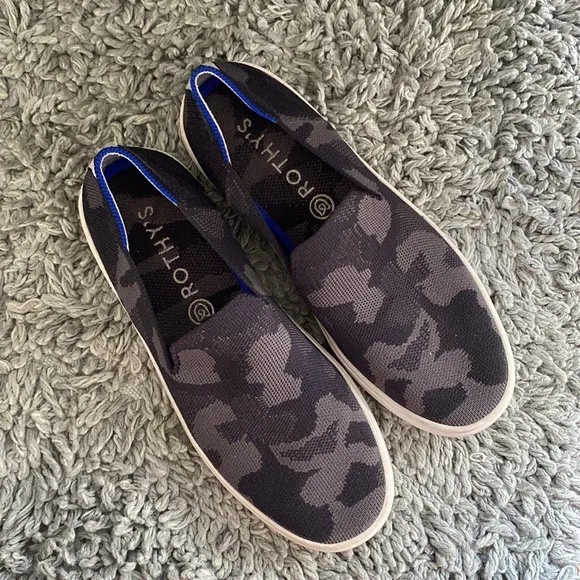 🤍🖤Rothy’s Camo gray and black slip on sneakers🖤🤍 size 7.5