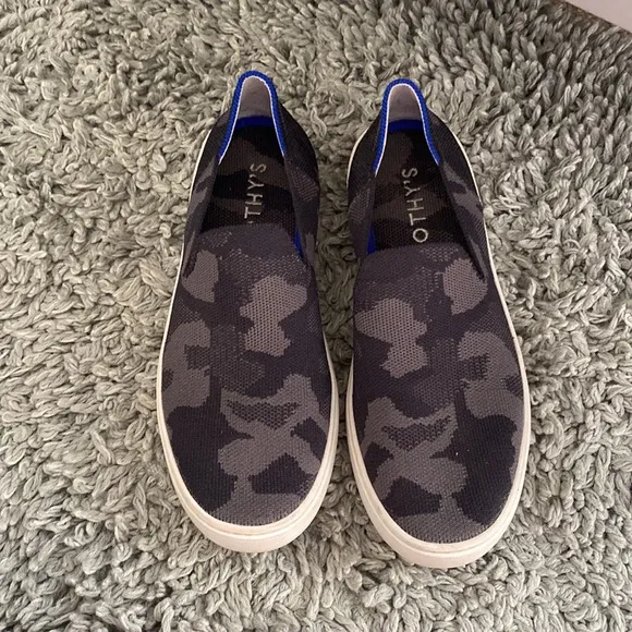 🤍🖤Rothy’s Camo gray and black slip on sneakers🖤🤍 size 7.5
