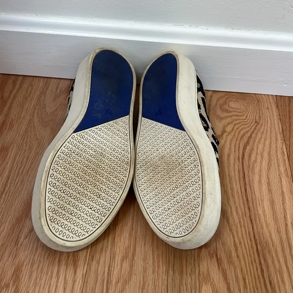 Rothys SZ 7 Leopard Print Slip-On Sneakers.
