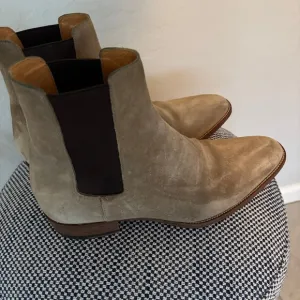 Saint Laurent Wyatt Chelsea Boots Tan Brown Suede Pull On Shoes Size 42  US 9