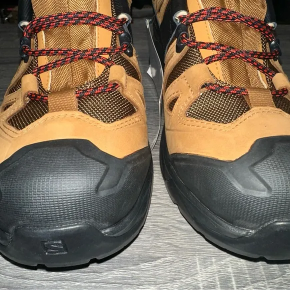 Salomon Men's Hiking Boots - Black and Tan