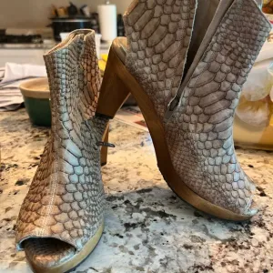 Salpy Artisan Leather Snakeskin Wood Heel Boots Terri Heel Size 71/2 Cocoa Brown