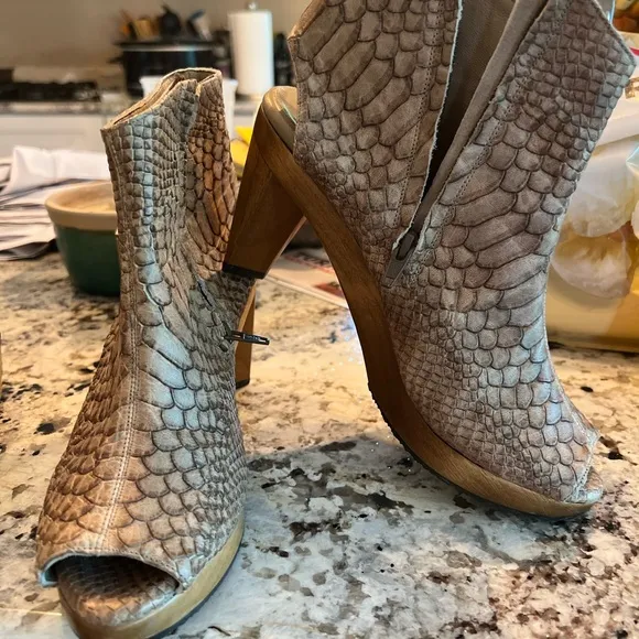 Salpy Artisan Leather Snakeskin Wood Heel Boots Terri Heel Size 71/2 Cocoa Brown