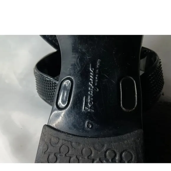 Salvatore Ferragamo Black Bow Jelly Thong Sandals Size 6 Made in Italy