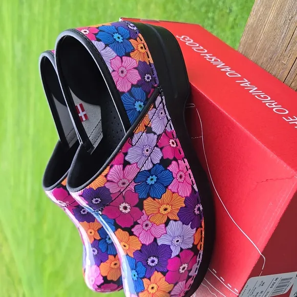 Sanita Womens Danish Floral Clogs - Pink and Multicolor Size 39 NIB