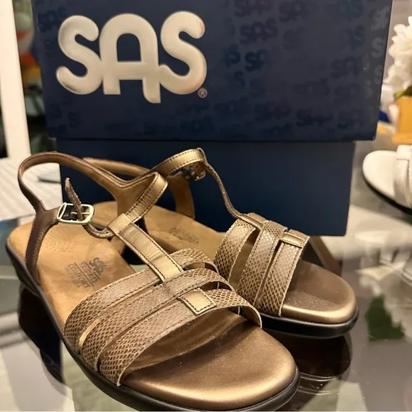 SAS brown copper women’s sandals - used once