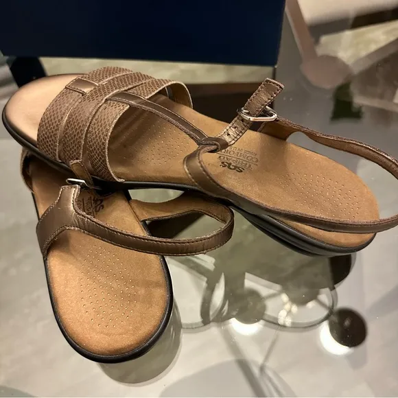 SAS brown copper women’s sandals - used once