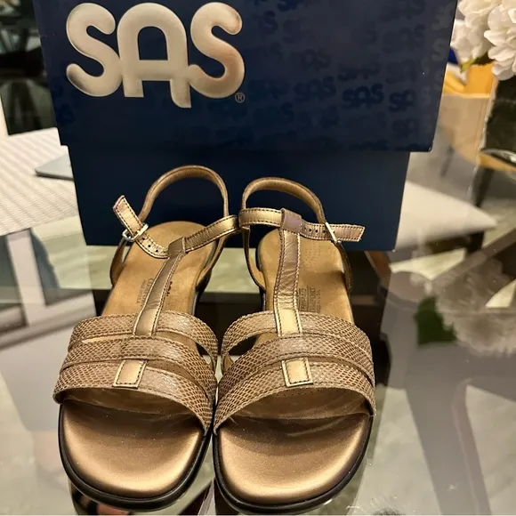 SAS brown copper women’s sandals - used once