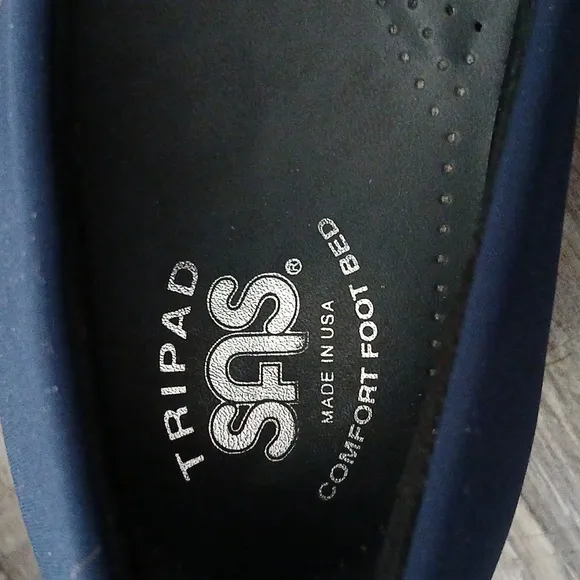 SAS women’s Bliss narrow navy stretchy slip on wedge shoes,  size 9N NIB