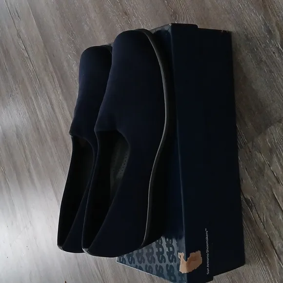 SAS women’s Bliss narrow navy stretchy slip on wedge shoes,  size 9N NIB