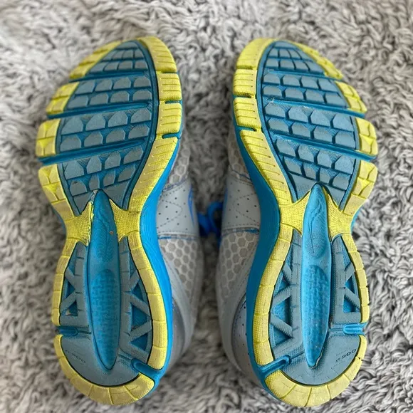 Saucony Outduel Women’s Running Shoes