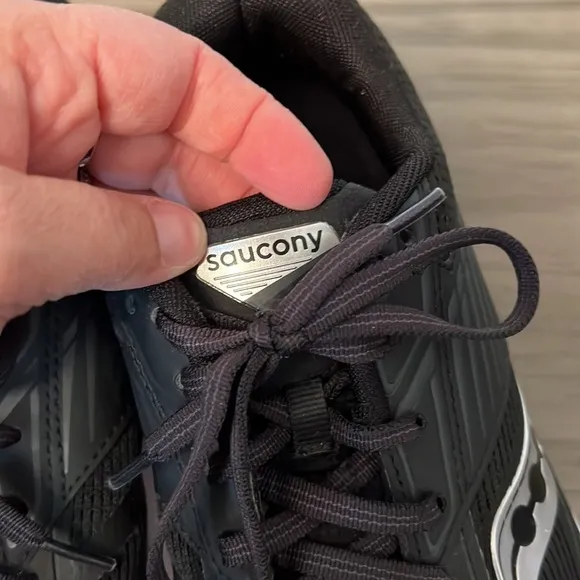 SAUCONY WOMEN’S ECHELON 8 RUNNING SHOE SIZE 7.5