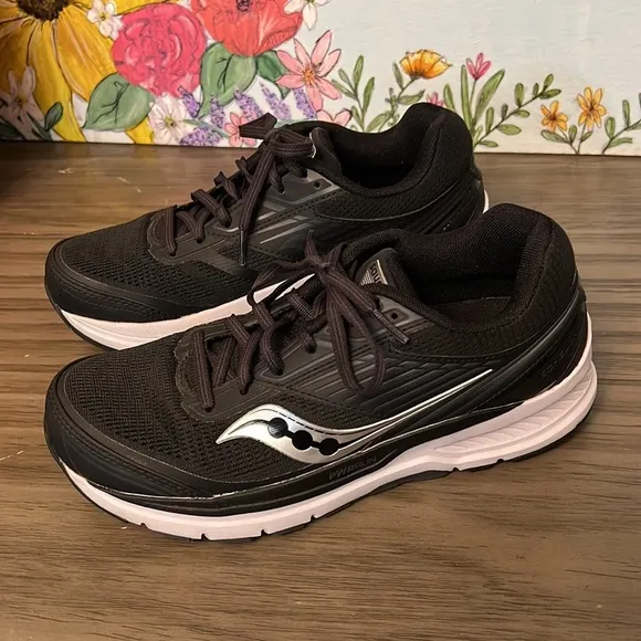 SAUCONY WOMEN’S ECHELON 8 RUNNING SHOE SIZE 7.5