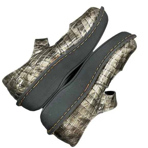 Savvy Mary Jane Copper Alligator Print Nurse Shoes Size 9