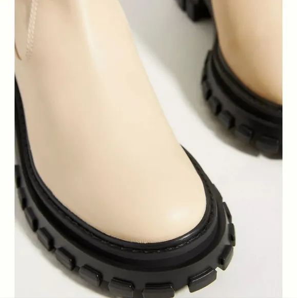 Schutz Kendy Lug Sole Boots - cream