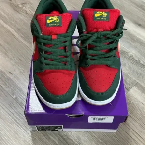 Seattle Super Sonic Nike SB Dunk Low Pro Sneakers - Red and Green