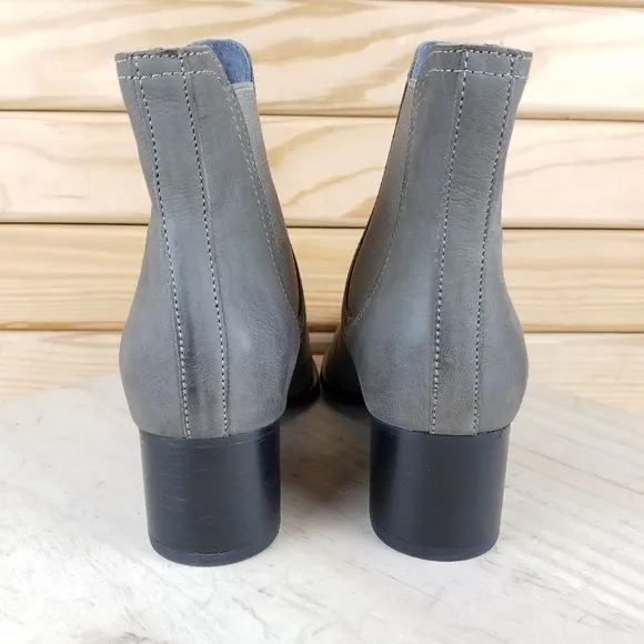 Seychelles Los Angeles 6 US Gray Leather Booties Boots Almond Toe Pull-on NEW