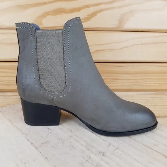 Seychelles Los Angeles 6 US Gray Leather Booties Boots Almond Toe Pull-on NEW