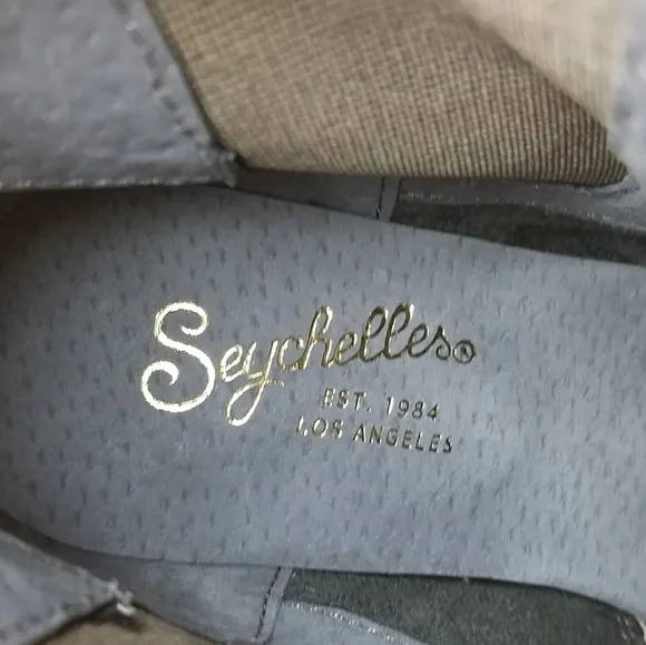 Seychelles Los Angeles 6 US Gray Leather Booties Boots Almond Toe Pull-on NEW