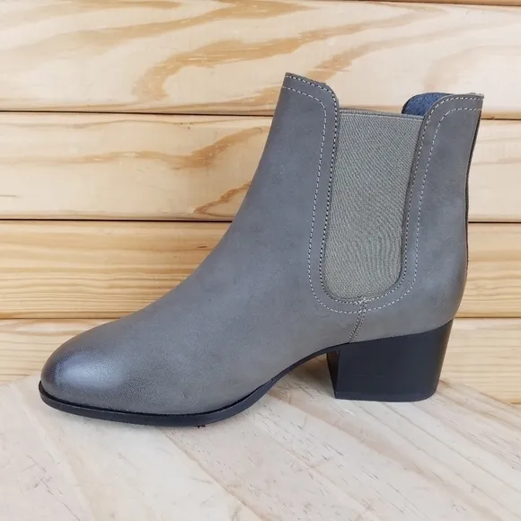 Seychelles Los Angeles 6 US Gray Leather Booties Boots Almond Toe Pull-on NEW