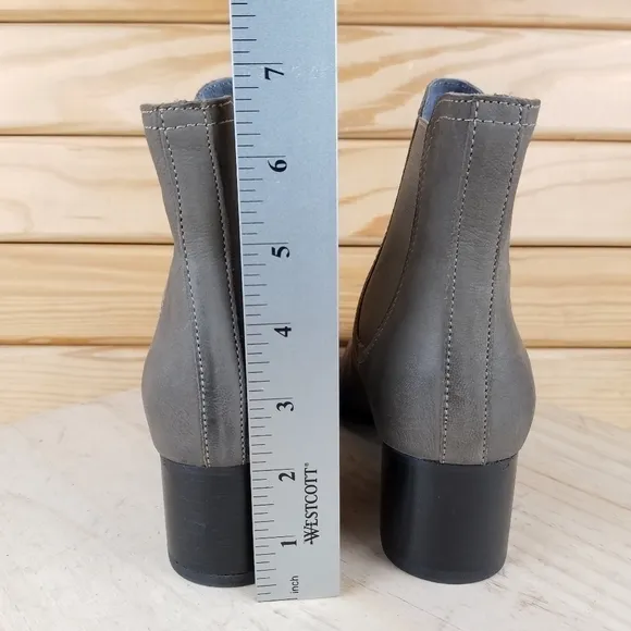 Seychelles Los Angeles 6 US Gray Leather Booties Boots Almond Toe Pull-on NEW