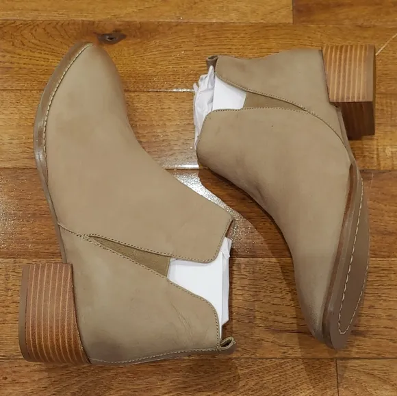 Seychelles Offstage Chelsea Boots