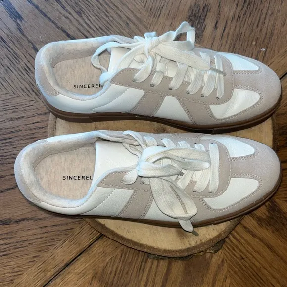 Sincerely Jules Bailey Stylish grayish/Beige  and White Sneakers size 6.5