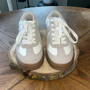 Sincerely Jules Bailey Stylish grayish/Beige  and White Sneakers size 6.5