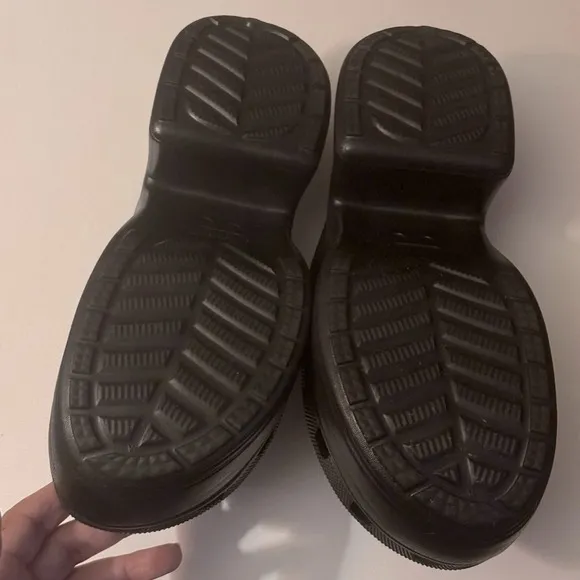 Siren Black Croc Clog