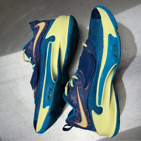 Size 11 - Nike Zoom Freak 3 NRG Valentines Day